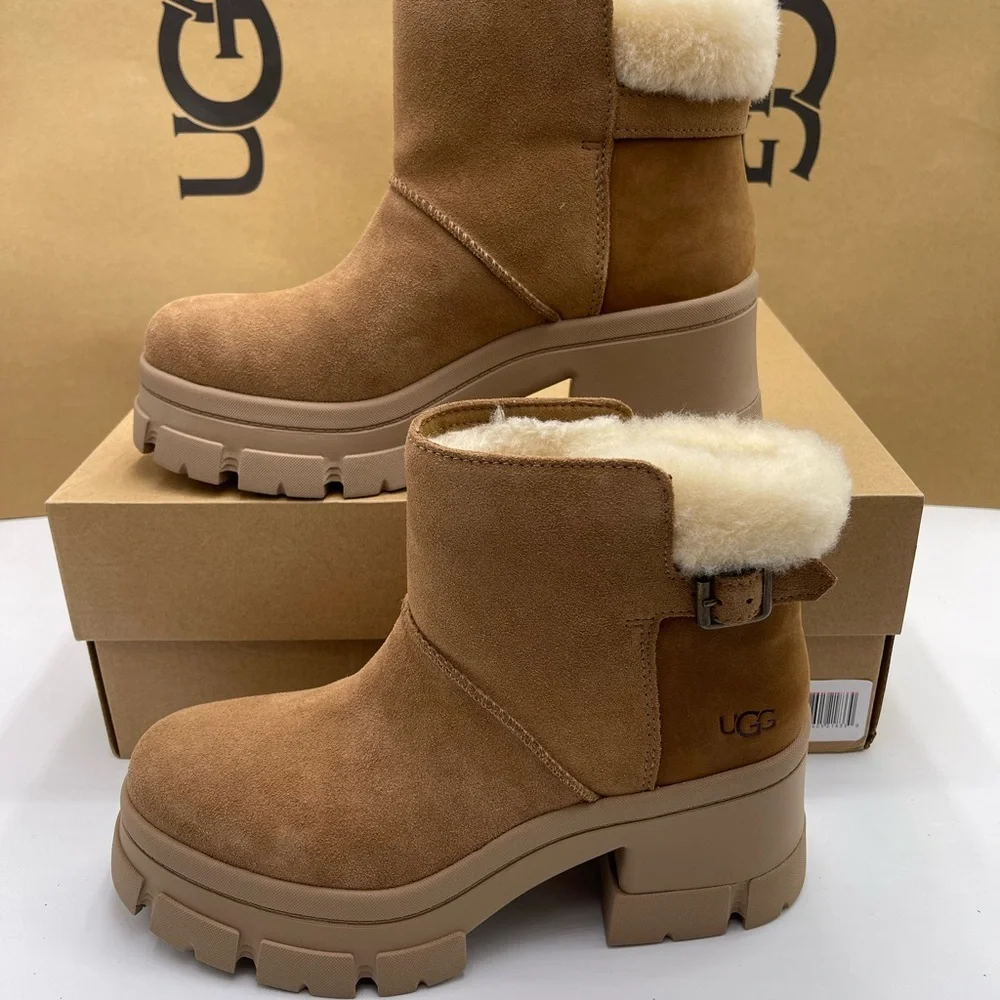 UGG WMNS W BROOKLYN BUCKLE PLATFORM HIGH HEELS BOOTS CHESTNUT Tan Shearling